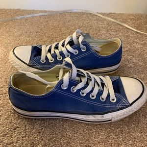 Women’s low top blue converse!